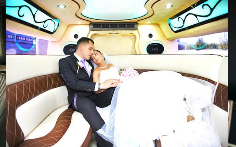 Easy Online Quotes for Hamilton Airport Limo Service with Car Seats.