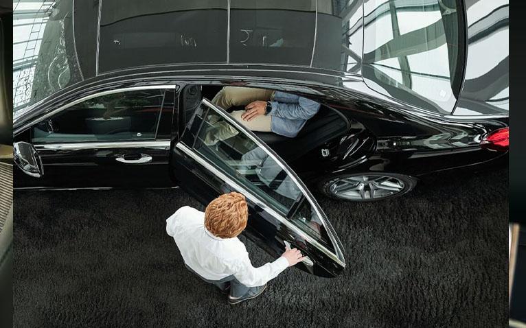 Limo Service in Hamilton Airport: Convenient Pick-Up and Drop-Off.